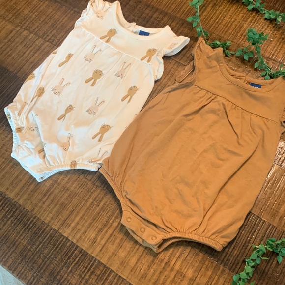 Set of 2 Jumpsuits 3-6 M 🐇🐰 - Picture 1 of 2